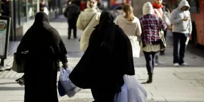 যুক্তরাজ্যে আশ্রয় পেতে বাংলাদেশিরা যা করছে : নাস্তিকতার ভান, সমকামী সাজছেন / বিবিসি’র অনুসন্ধান